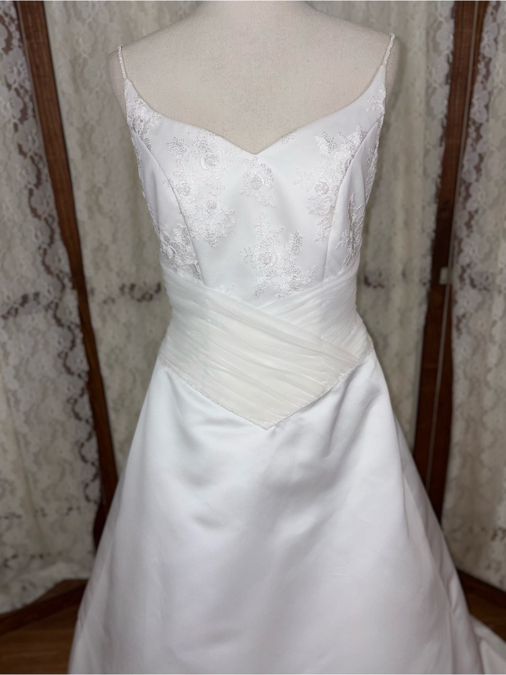 Beautiful Vintage 90s Michaelangelo Satin A Line Wedding Gown - Picture 4 of 6